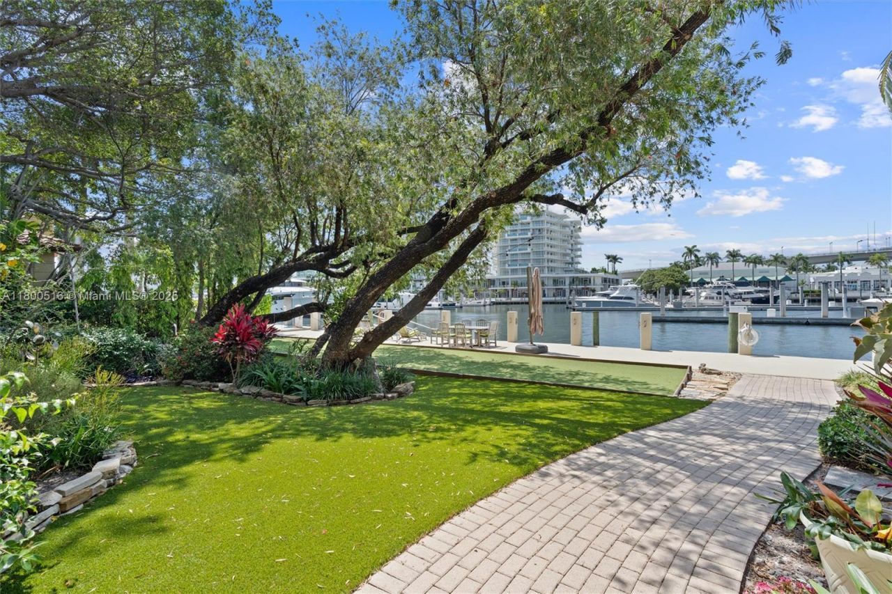 2500 Mercedes Dr, Fort Lauderdale, FL 33316 Photo