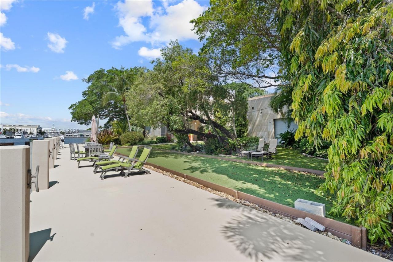 2500 Mercedes Dr, Fort Lauderdale, FL 33316 Photo