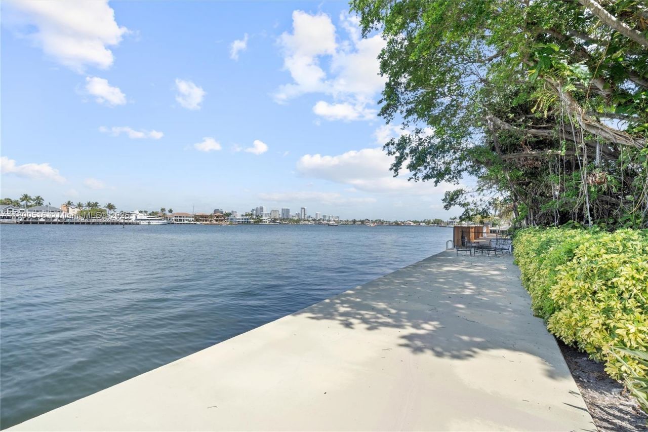 2500 Mercedes Dr, Fort Lauderdale, FL 33316 Photo