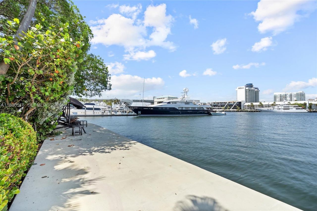 2500 Mercedes Dr, Fort Lauderdale, FL 33316 Photo