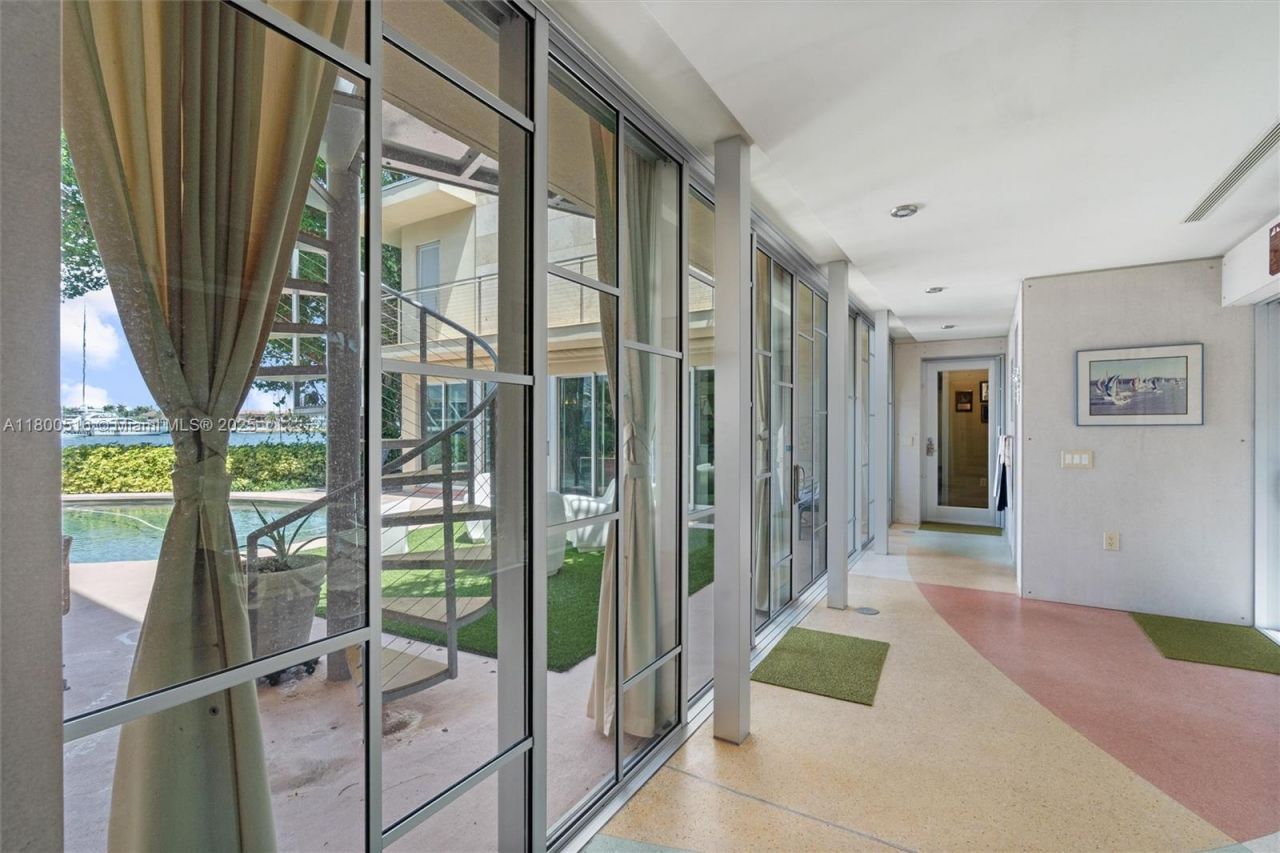 2500 Mercedes Dr, Fort Lauderdale, FL 33316 Photo