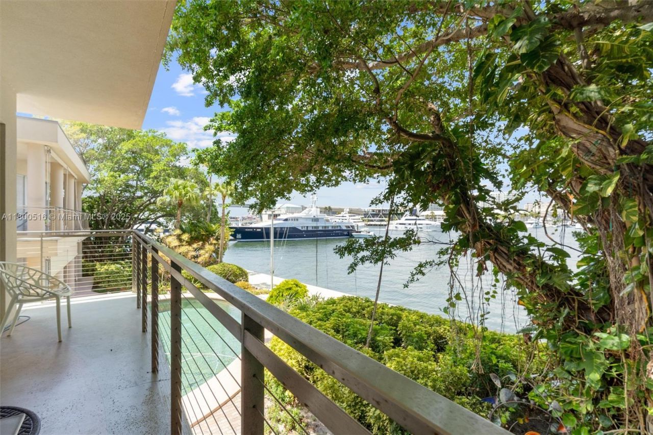 2500 Mercedes Dr, Fort Lauderdale, FL 33316 Photo