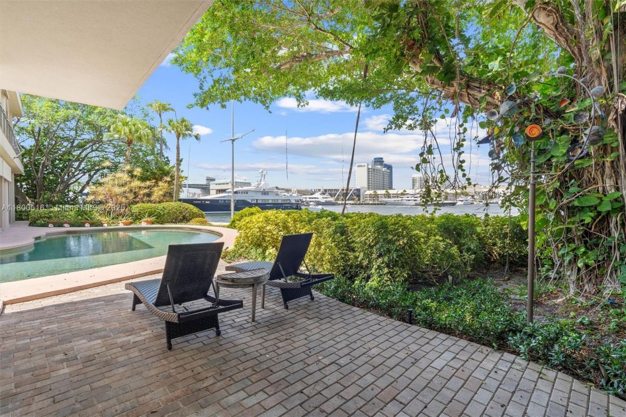 2500 Mercedes Dr, Fort Lauderdale, FL 33316 Photo