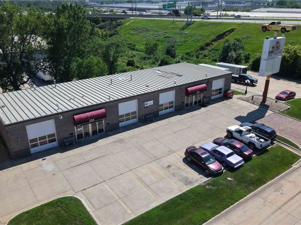 255 Classic Car Court SW, Cedar Rapids, IA 52404