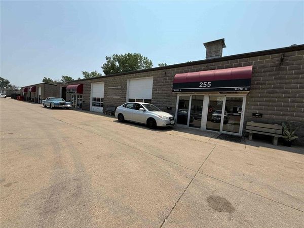 255 Classic Car Court SW, Cedar Rapids, IA 52404