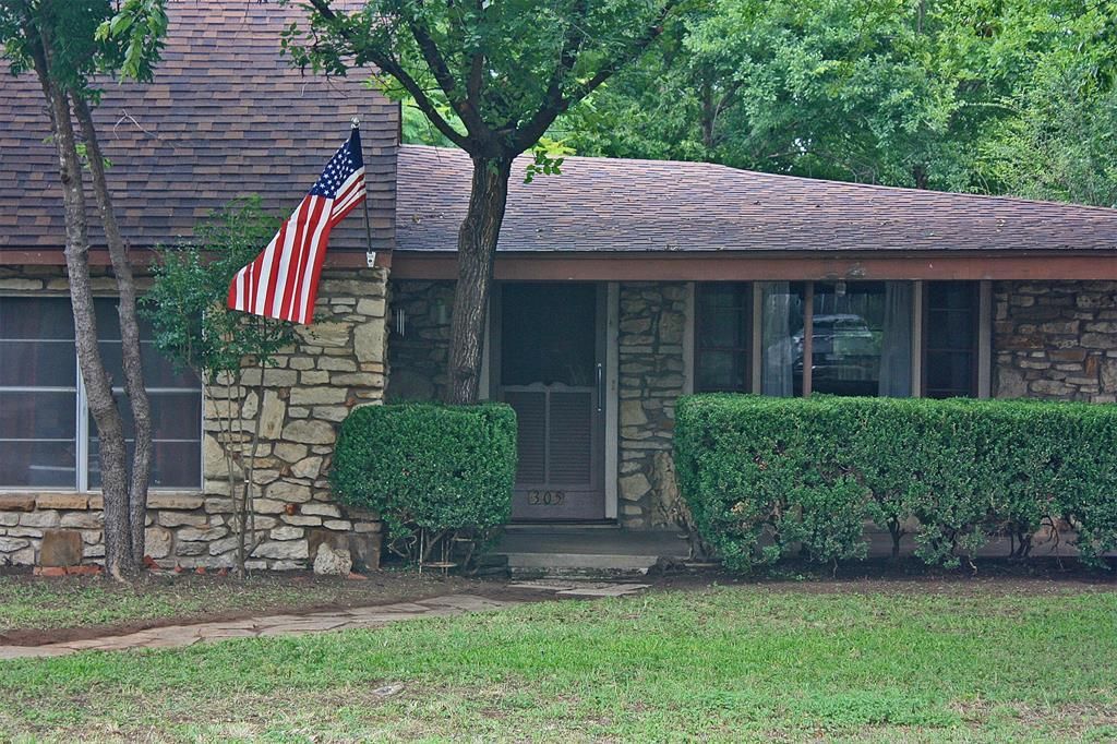 305 Bryan Street, Glen Rose, TX 76043 Main Photo