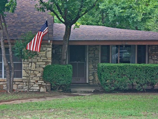 305 Bryan Street, Glen Rose, TX 76043