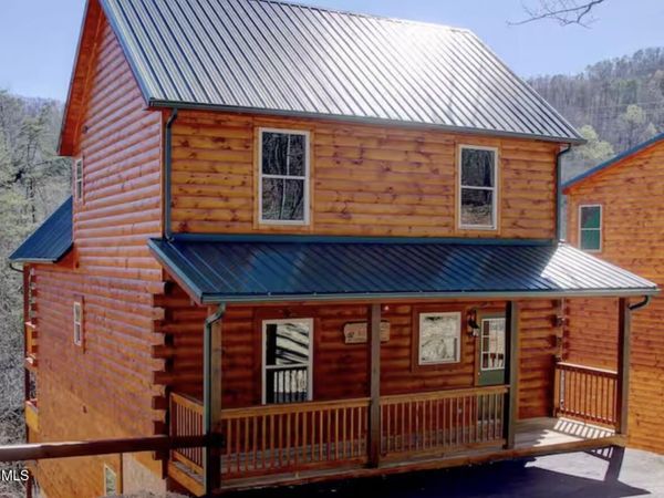 817 String Run Way, Pigeon Forge, TN 37863