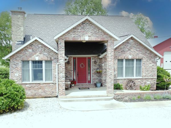 1897 N 2500 East Road, Watseka, IL 60970