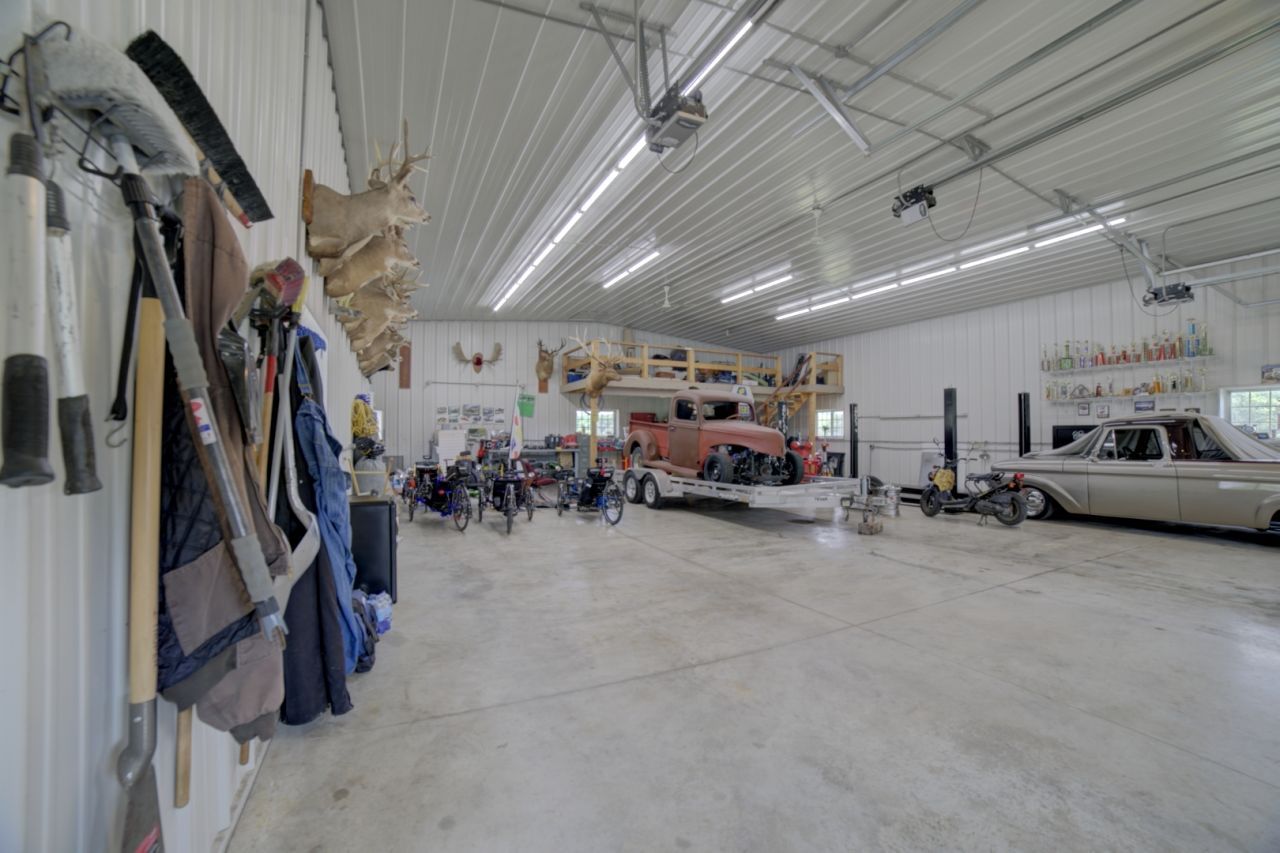 1897 N 2500 East Road, Watseka, IL 60970