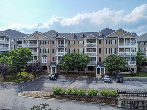2637 Suncrest Village, Morgantown, WV 26505