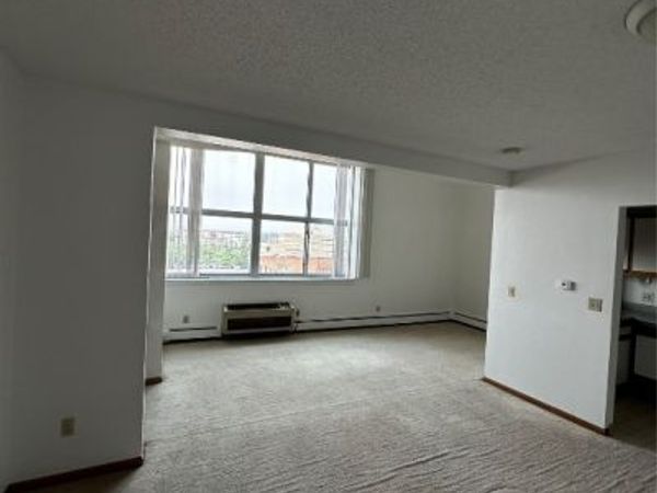 400 1st Street SE, Unit 410, Cedar Rapids, IA 52401