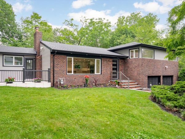 8 Junard Drive, Roslyn, NY 11576