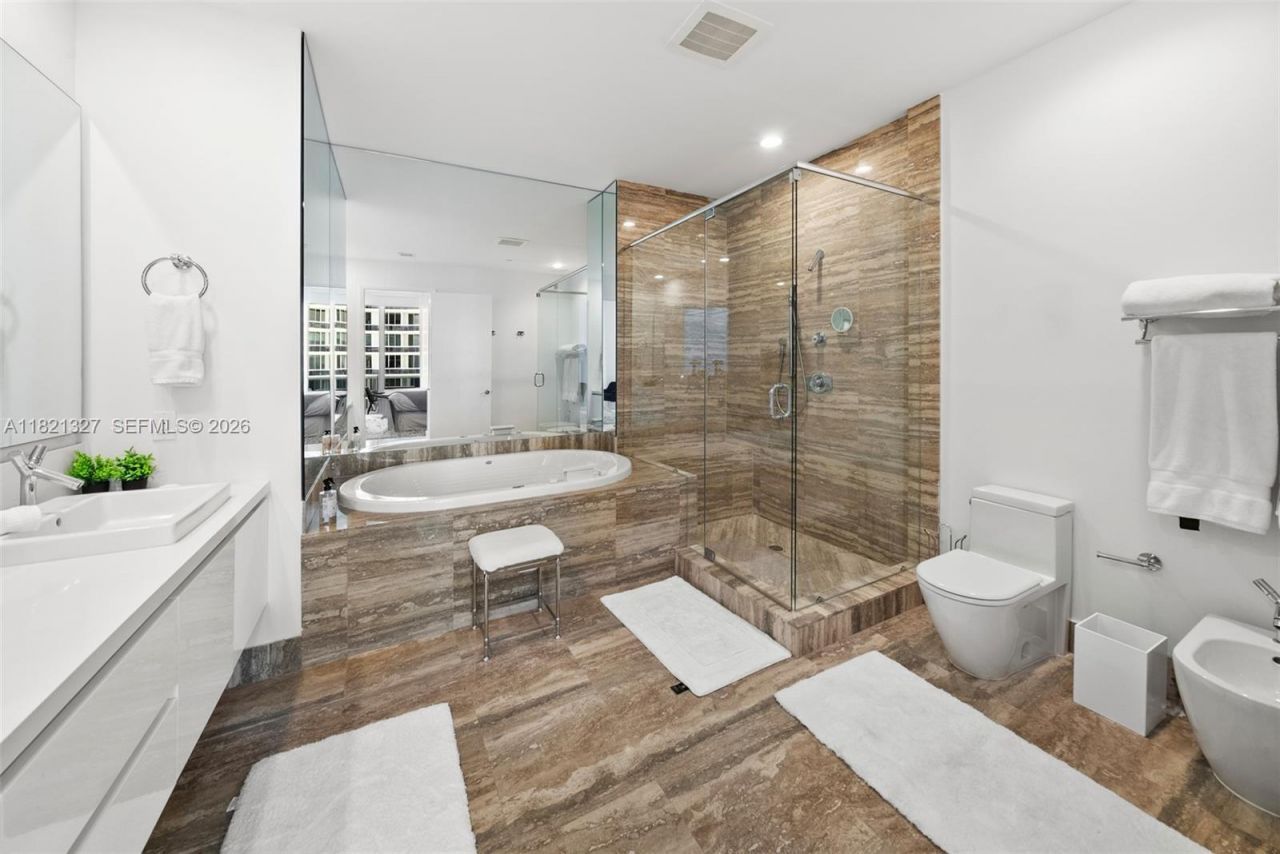 15901 Collins Ave, Unit 3302, Sunny Isles Beach, FL 33160 Photo