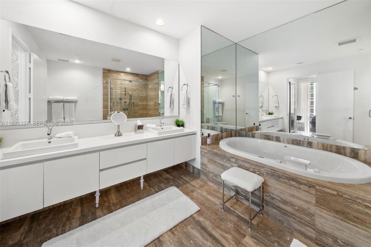 15901 Collins Ave, Unit 3302, Sunny Isles Beach, FL 33160 Photo