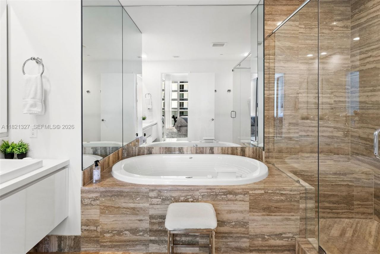 15901 Collins Ave, Unit 3302, Sunny Isles Beach, FL 33160 Photo