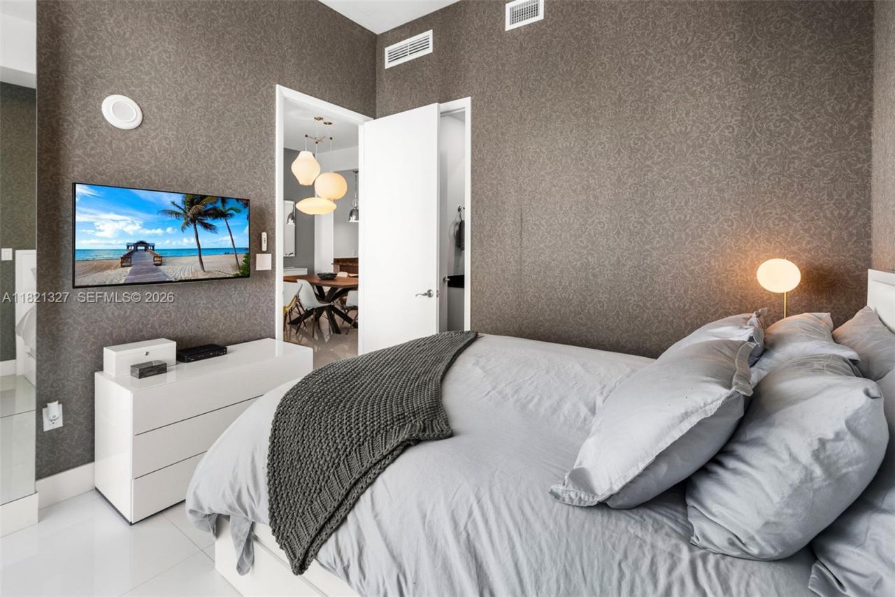 15901 Collins Ave, Unit 3302, Sunny Isles Beach, FL 33160 Photo