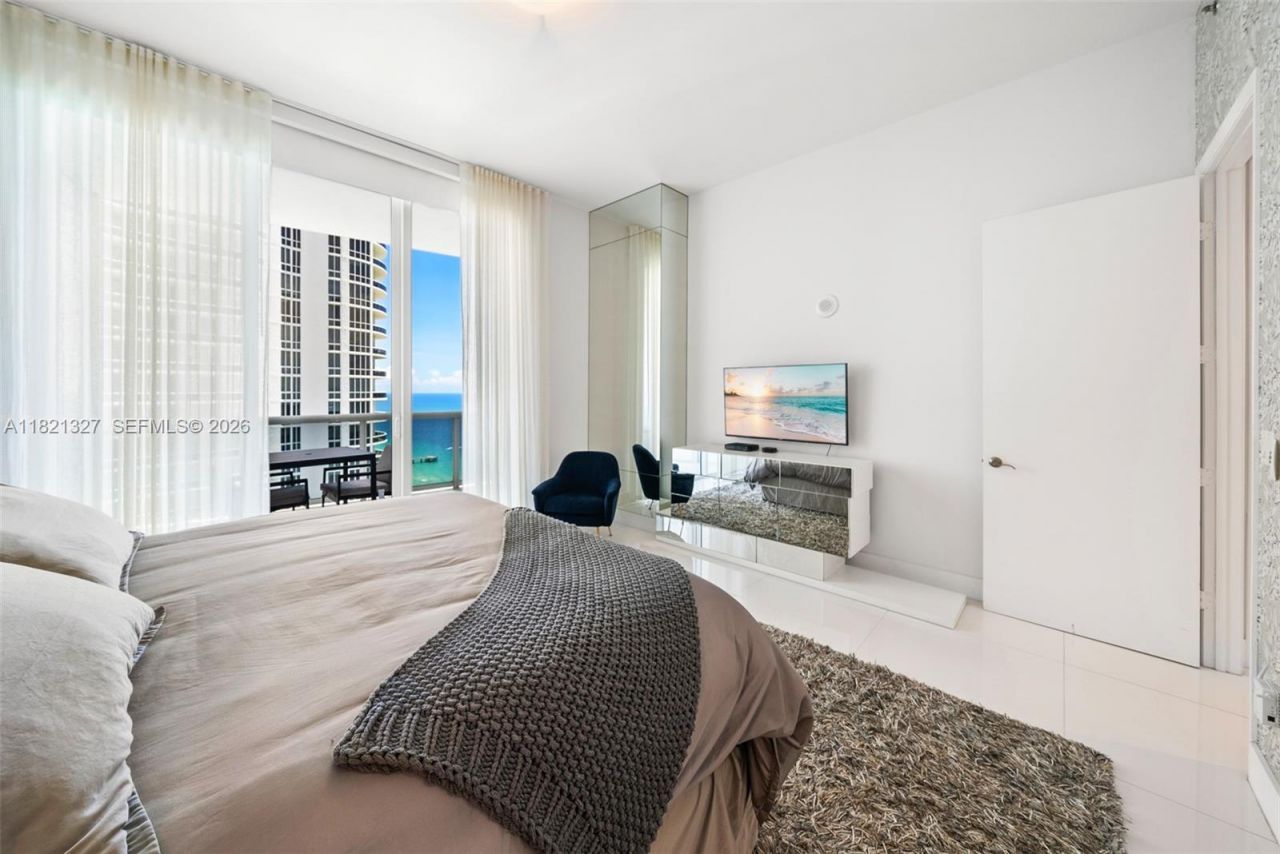 15901 Collins Ave, Unit 3302, Sunny Isles Beach, FL 33160 Photo