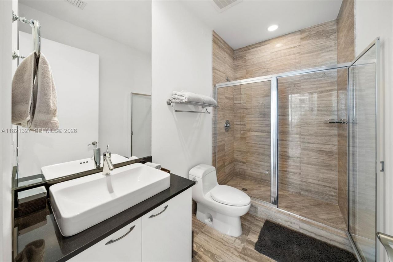 15901 Collins Ave, Unit 3302, Sunny Isles Beach, FL 33160 Photo