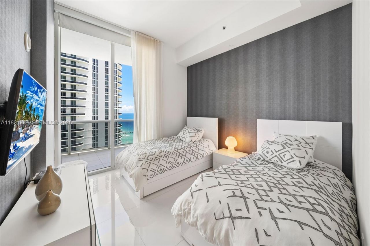 15901 Collins Ave, Unit 3302, Sunny Isles Beach, FL 33160 Photo