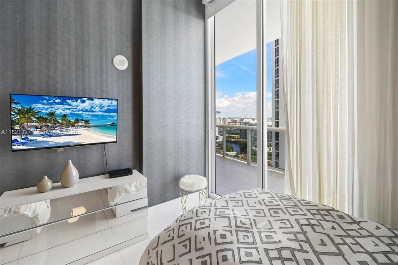 15901 Collins Ave, Unit 3302, Sunny Isles Beach, FL 33160 Photo