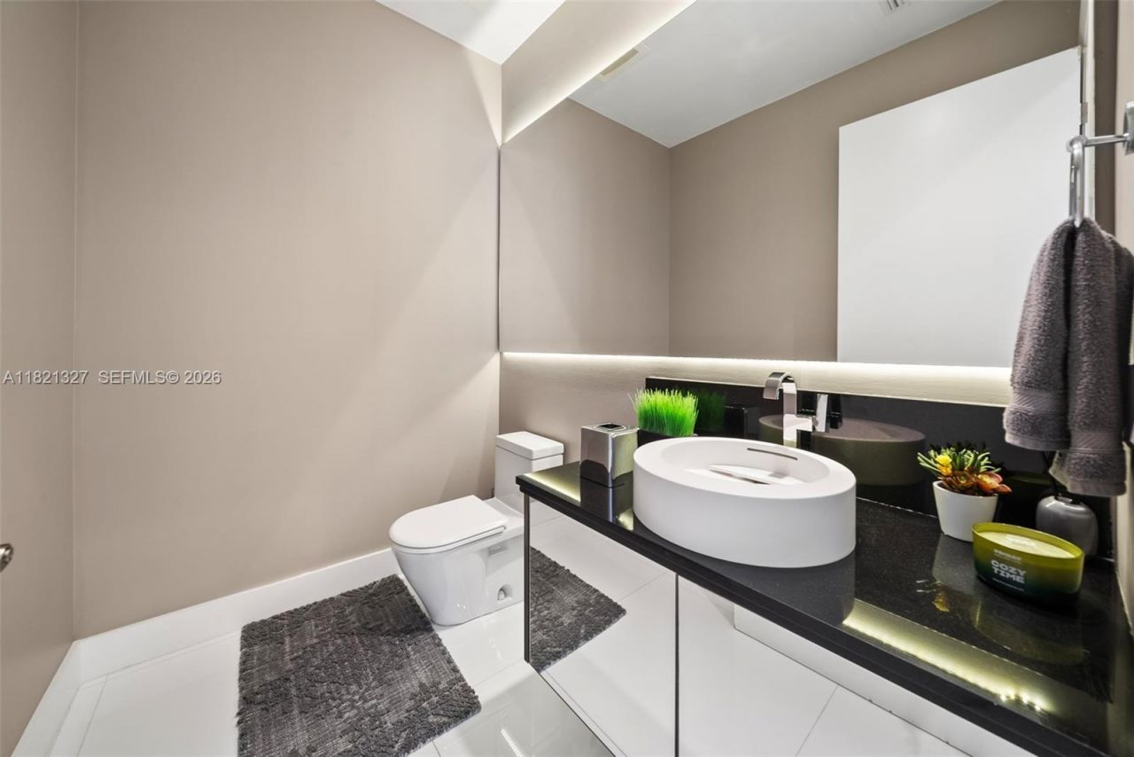 15901 Collins Ave, Unit 3302, Sunny Isles Beach, FL 33160 Photo