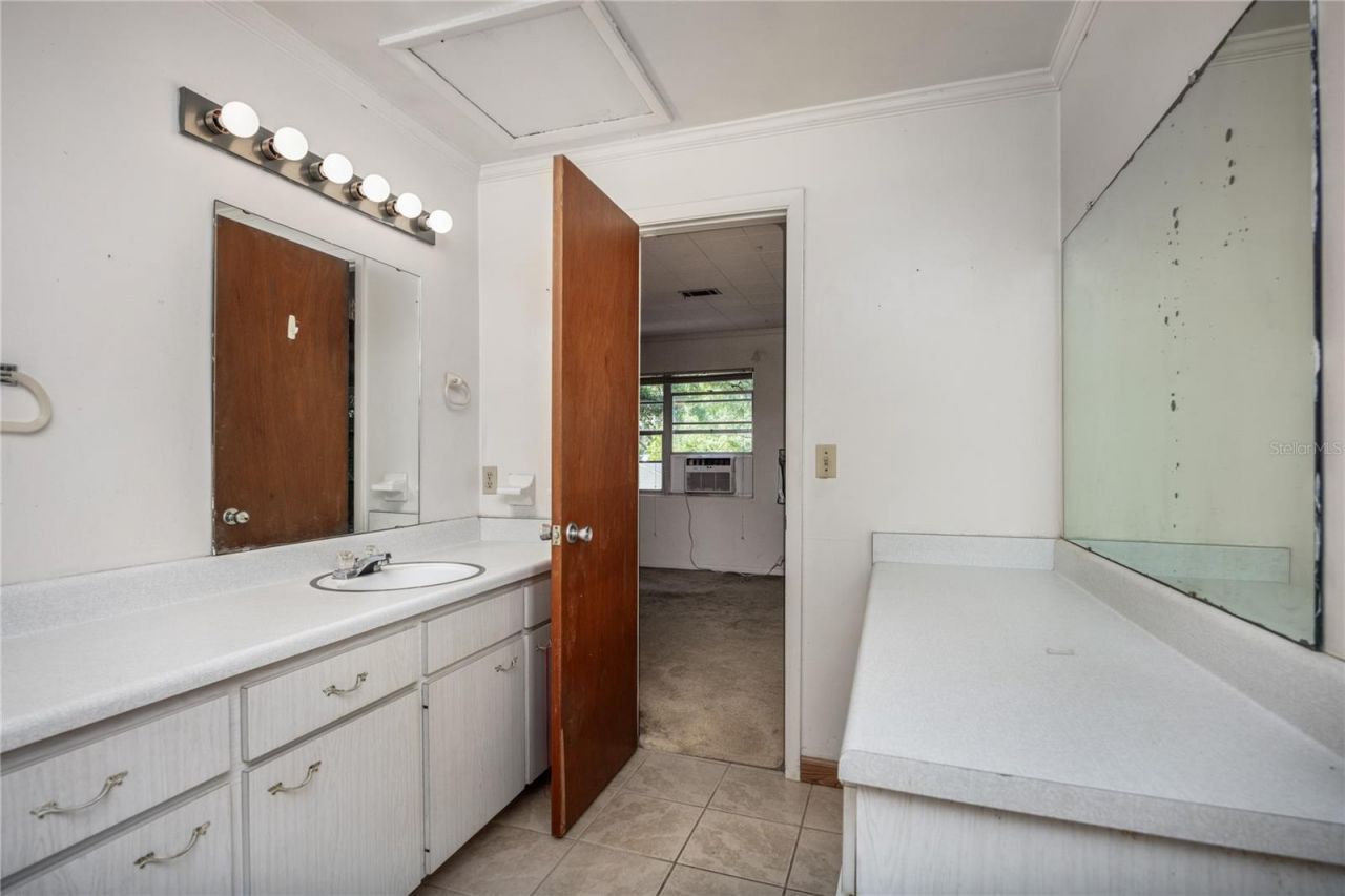 2147 NW 7th Place, Gainesville, FL 32603 Photo