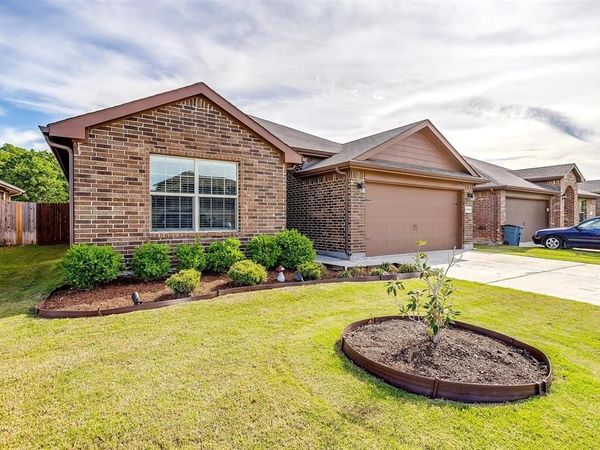 1248 Edgewater Drive, Azle, TX 76020