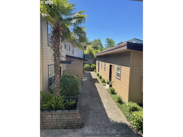 2845 NE M L KING NE BLVD, Portland, OR 97212