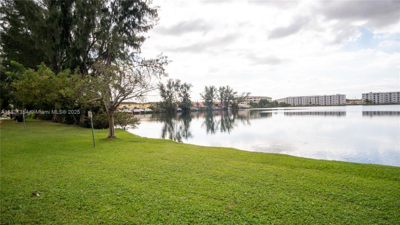 10090 NW 80th Ct, Unit 1245, Hialeah Gardens, FL 33016 Photo