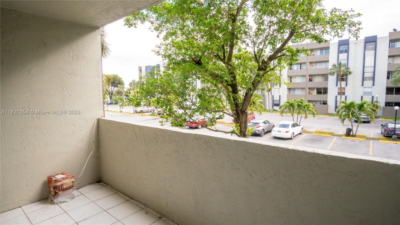 10090 NW 80th Ct, Unit 1245, Hialeah Gardens, FL 33016 Photo