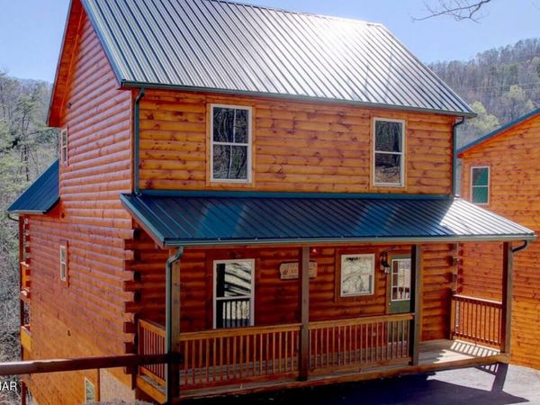817 String Run Way, Pigeon Forge, TN 37863
