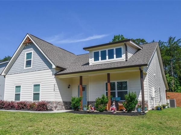 6365 Woodland Station Drive, Lula, GA 30554