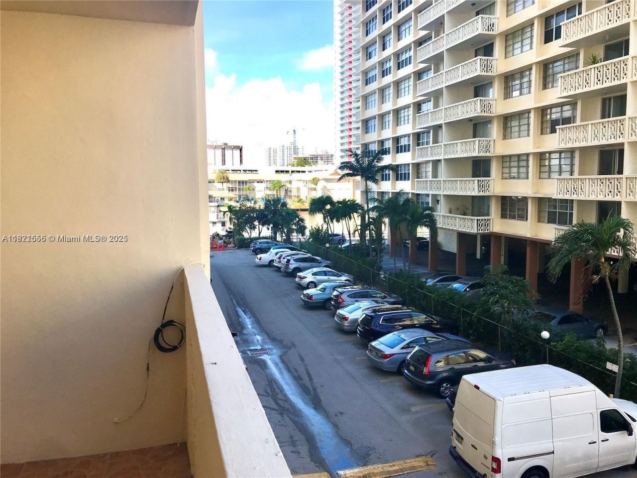 1833 S Ocean Dr, Unit 305, Hallandale Beach, FL 33009 Photo