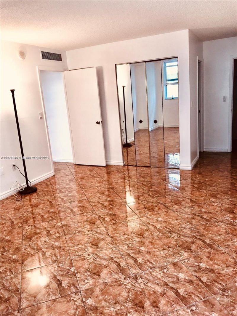 1833 S Ocean Dr, Unit 305, Hallandale Beach, FL 33009 Photo