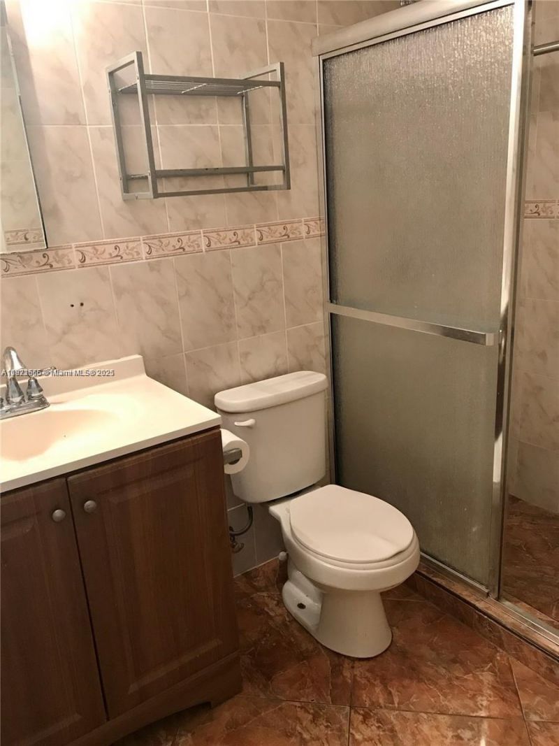 1833 S Ocean Dr, Unit 305, Hallandale Beach, FL 33009 Photo