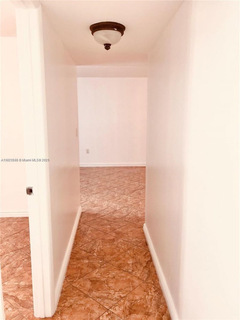 1833 S Ocean Dr, Unit 305, Hallandale Beach, FL 33009 Photo