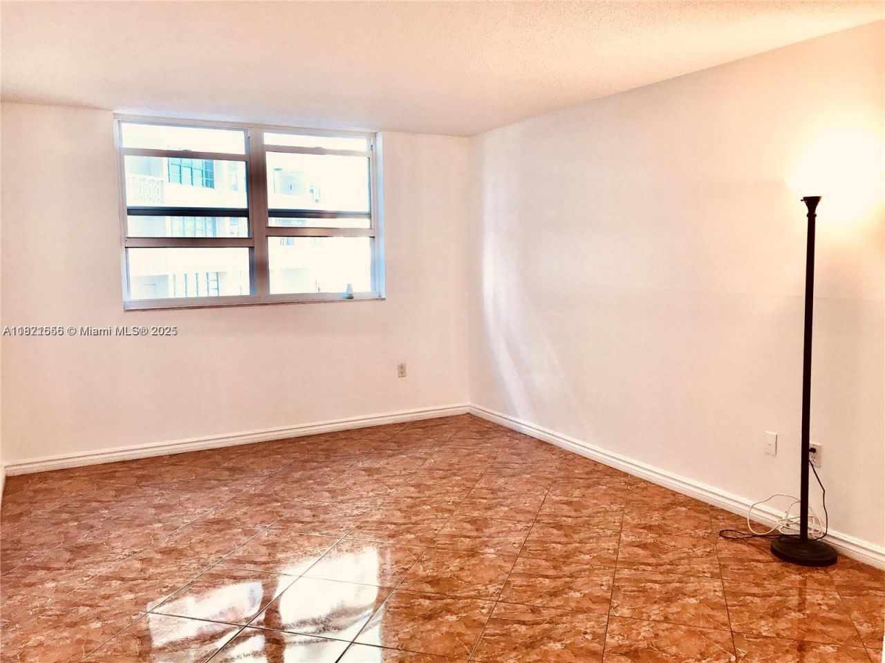 1833 S Ocean Dr, Unit 305, Hallandale Beach, FL 33009 Photo