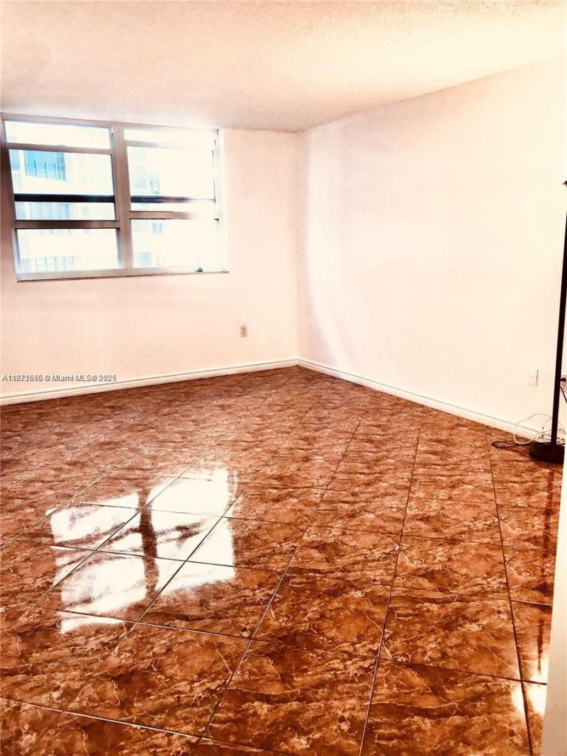 1833 S Ocean Dr, Unit 305, Hallandale Beach, FL 33009 Photo