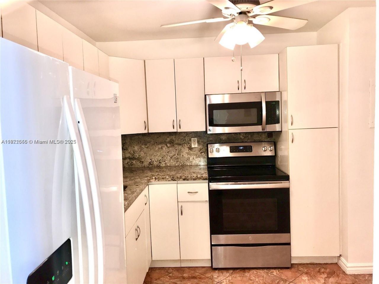 1833 S Ocean Dr, Unit 305, Hallandale Beach, FL 33009 Photo