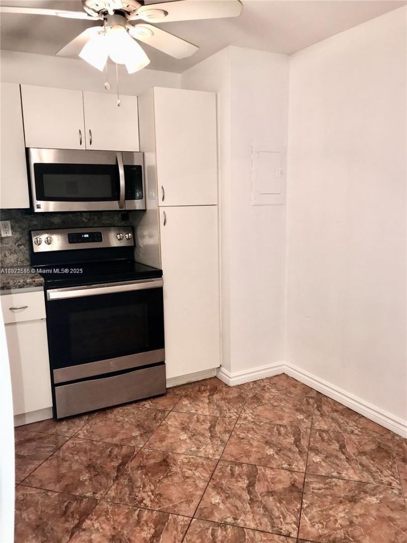 1833 S Ocean Dr, Unit 305, Hallandale Beach, FL 33009 Photo