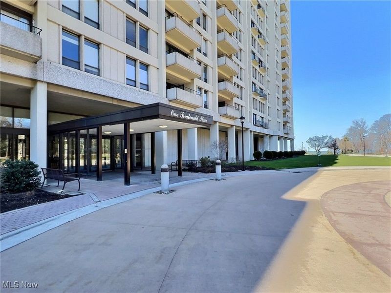 1 Bratenahl Place, Unit 1501, Bratenahl, OH 44108 Photo 1