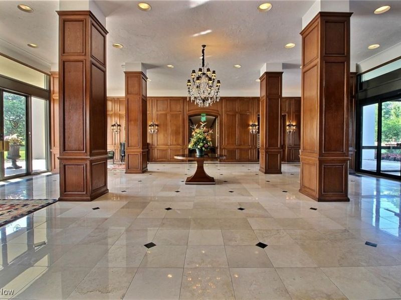 1 Bratenahl Place, Unit 1501, Bratenahl, OH 44108 Photo 2