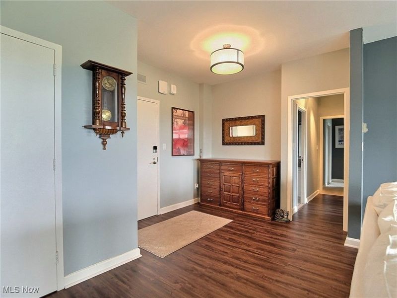 1 Bratenahl Place, Unit 1501, Bratenahl, OH 44108 Photo 3