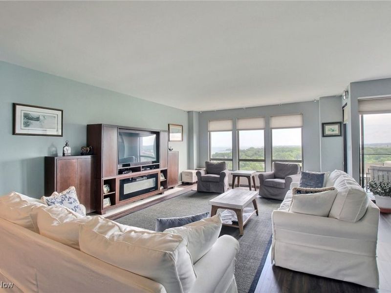 1 Bratenahl Place, Unit 1501, Bratenahl, OH 44108 Photo 5