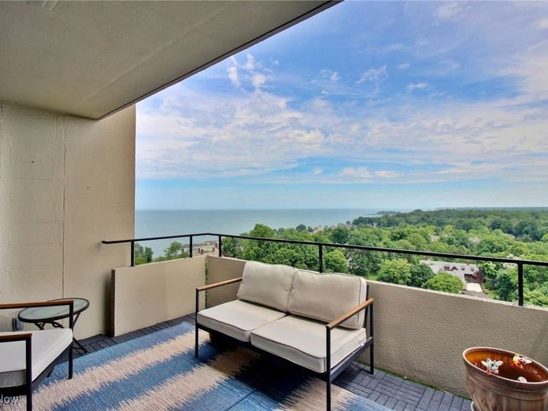 1 Bratenahl Place, Unit 1501, Bratenahl, OH 44108 Photo 8