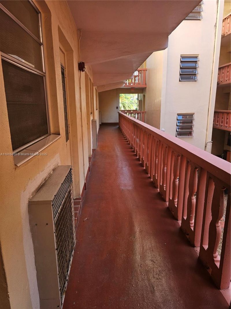 215 SE 3rd Ave, Unit 205A, Hallandale Beach, FL 33009 Photo