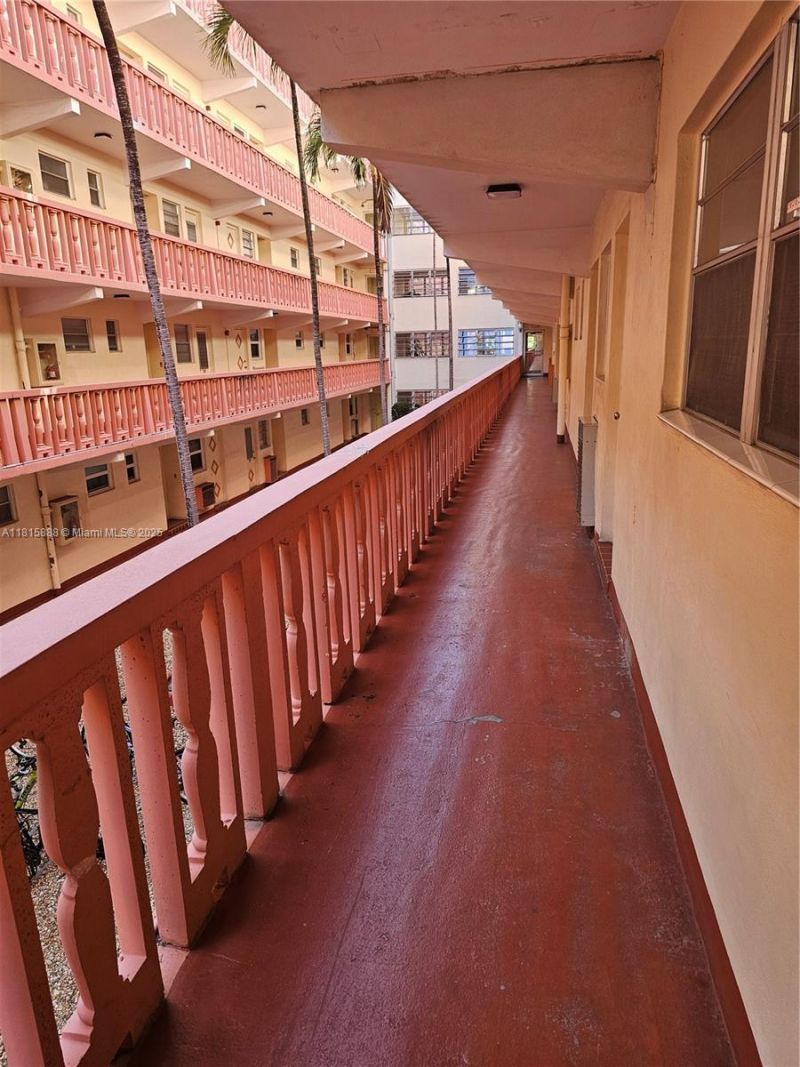 215 SE 3rd Ave, Unit 205A, Hallandale Beach, FL 33009 Photo