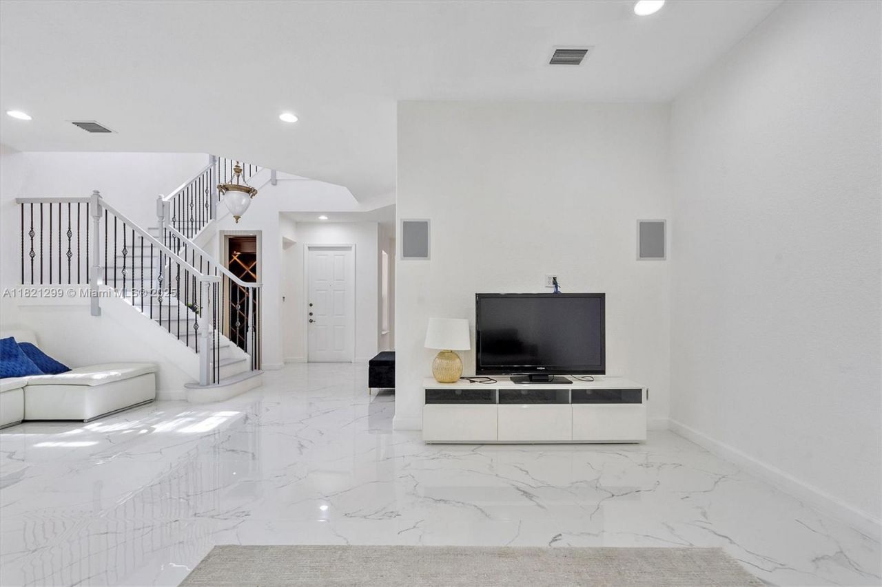 1382 Harbor Vw W, Hollywood, FL 33019 Photo