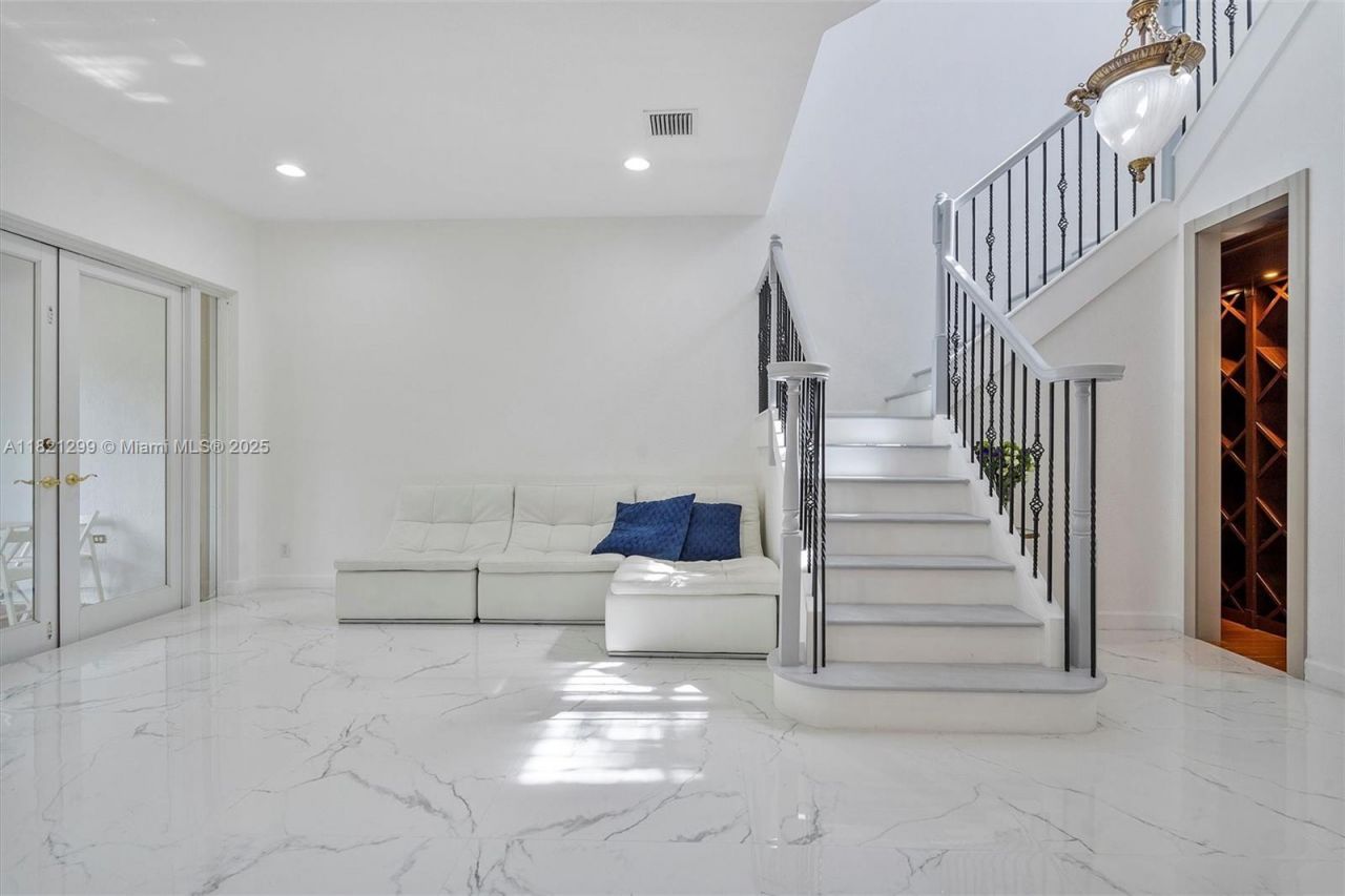 1382 Harbor Vw W, Hollywood, FL 33019 Photo